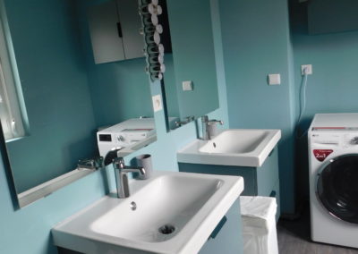 Salle de bain tendance vert gris