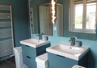 Salle de bain tendance vert gris